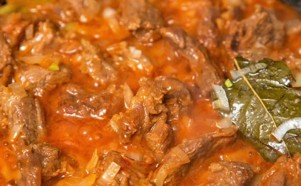 Vleesgoulash Met Tomatenbouillon Als Achtergrond — Stockfoto