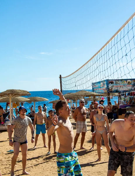 Sharm Sheikh Egipto Febrero 2020 Gente Juega Voleibol Playa Junto — Foto de Stock