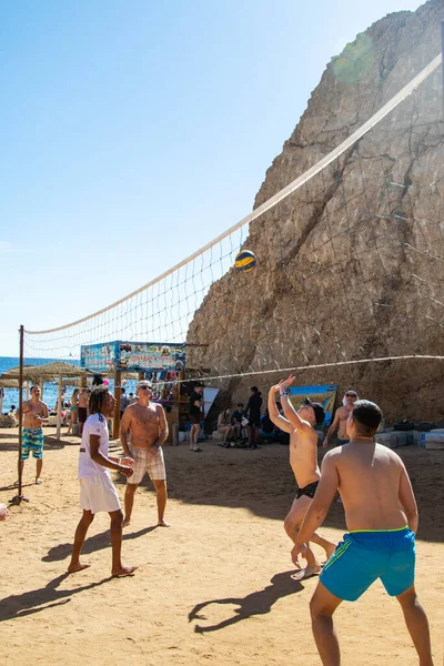 Sharm Sheikh Egypte Februari 2020 Mensen Spelen Volleybal Het Strand — Stockfoto