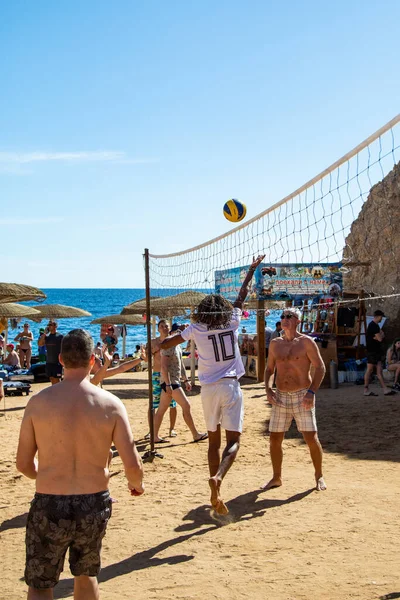 Sharm Sheikh Egypte Februari 2020 Mensen Spelen Volleybal Het Strand — Stockfoto