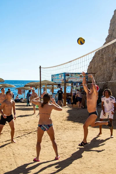 Sharm Sheikh Egypte Februari 2020 Mensen Spelen Volleybal Het Strand — Stockfoto