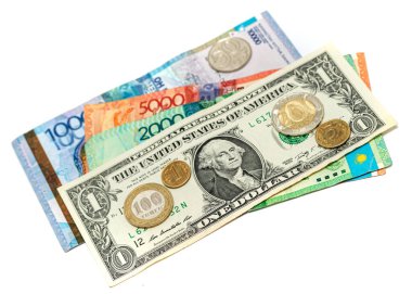 Beyaz arka planda para, enflasyon, dolar. Kazakistan tenjonu.