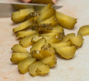 Dilimlenmiş salatalık, yemek..