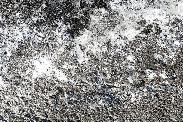 冬雪中的旧沥青路面背景 街道纹理 — 图库照片