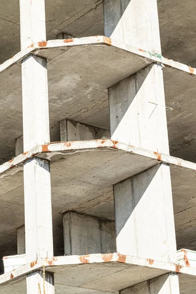 Costruzione Edificio Monolitico Più Piani Muri Cemento Natura — Foto Stock