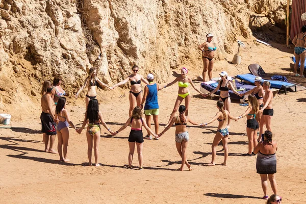 Sharm Sheikh Egypt February 2020 Girls Women Men Dancing Seashore — Stock Photo, Image