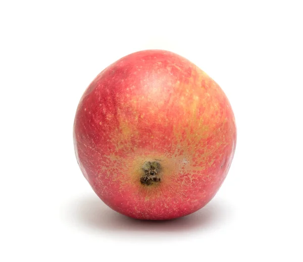 成熟的红黄苹果在白色的背景上被隔离 — 图库照片