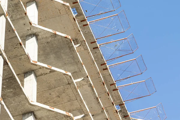 Costruzione Edificio Monolitico Più Piani Muri Cemento Natura — Foto Stock