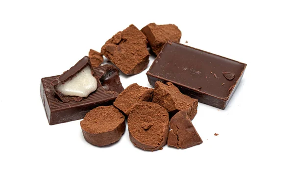 巧克力条 白色背景的糖果 — 图库照片