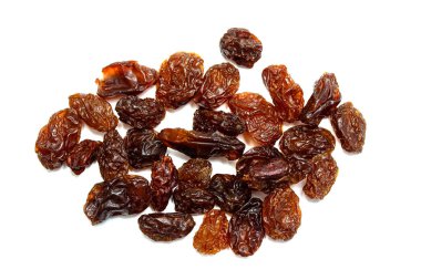 Kuru üzüm, beyaz arka planda kuru üzüm..