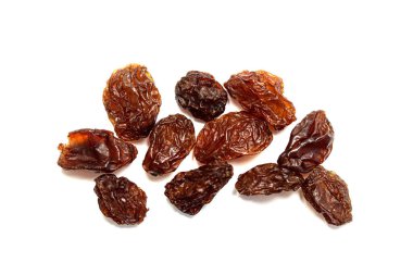 Kuru üzüm, beyaz arka planda kuru üzüm..