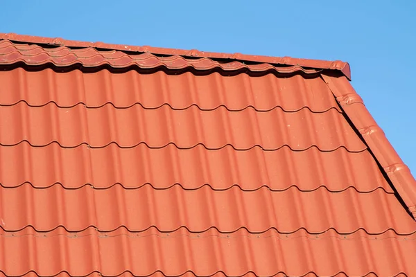 Textuur Van Metalen Tegels Het Dak Van Het Huis — Stockfoto