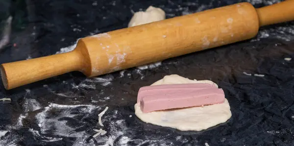 Rouleau Pâtisserie Bois Pour Dérouler Pâte Sur Table — Photo