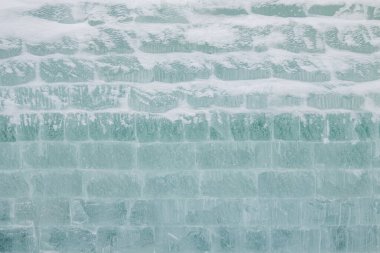 Doku arkaplanı, kardaki buz tuğlaları duvarı..