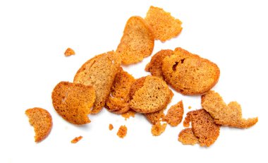 Beyaz arka planda izole edilmiş bira için ekmek krakerleri.