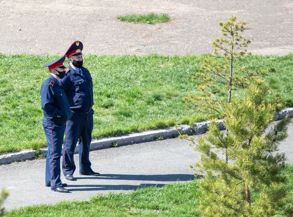 Два Офіцери Масок Петропавловську Казахстан — стокове фото