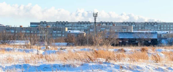 Winter Besneeuwd Landschap Uitzicht Stedelijke Woongebouwen Verte — Stockfoto