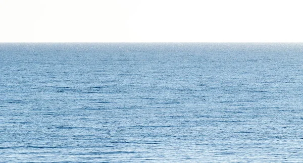 Sullo Sfondo Del Mare Classico Mare Blu Con Una Prospettiva — Foto Stock