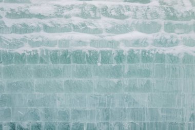 Doku arkaplanı, kardaki buz tuğlaları duvarı..