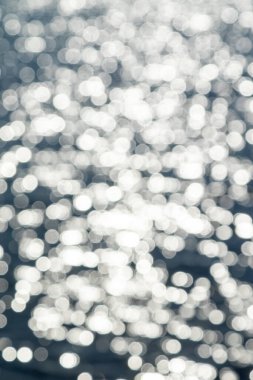 Suyun üstünde bulanık bir bakış, bokeh..
