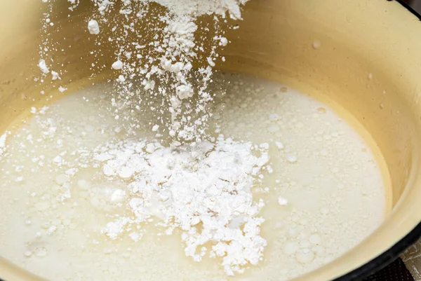 Przygotowanie Ciasta Cukier Mąki Mlecznej Wymieszać Łyżkę — Zdjęcie stockowe