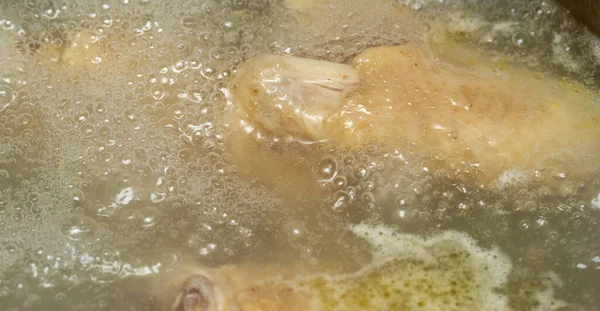 Kurczak Jest Gotowany Wodzie Rosół — Zdjęcie stockowe