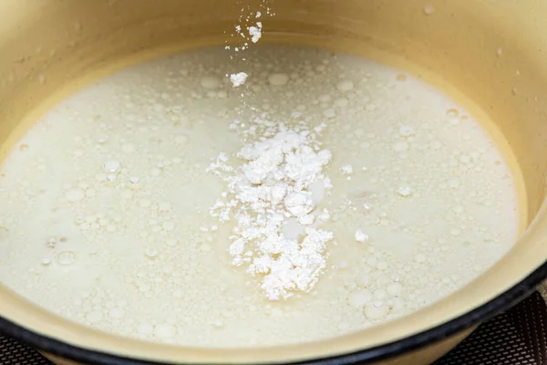 Zubereitung Des Teiges Milchmehlzucker Einen Löffel Umrühren — Stockfoto