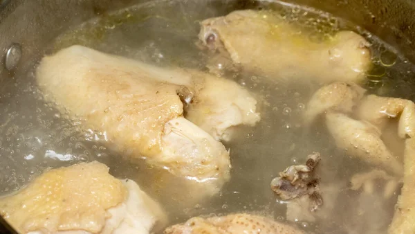 Ayam Direbus Dalam Air Kaldu — Stok Foto