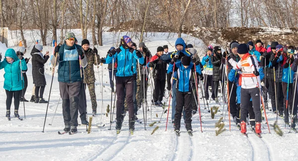 Petropavlovsk Kazajstán Febrero 2020 Hombres Mujeres Niños Esquian Invierno Bosque — Foto de Stock