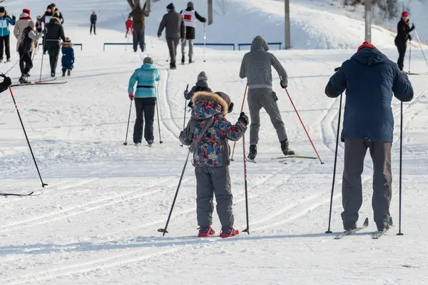 Petropavlovsk Kasachstan Februar 2020 Männer Und Frauen Kinder Fahren Winter — Stockfoto