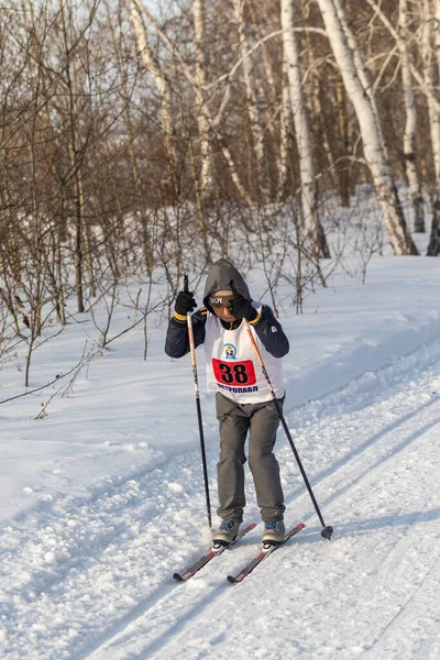 Petropavlovsk Kazachstán Února 2020 Školáci Lyžují Zimním Lese Sport Forma — Stock fotografie