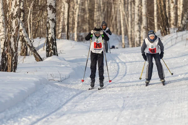 Petropavlovsk Kazachstán Února 2020 Školáci Lyžují Zimním Lese Sport Forma — Stock fotografie