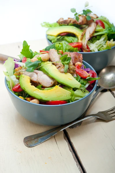 Pollo Ensalada de aguacate —  Fotos de Stock