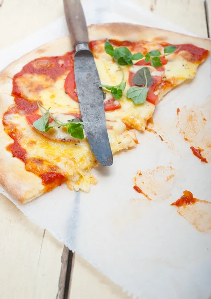 Pizza Margherita italiana — Foto Stock