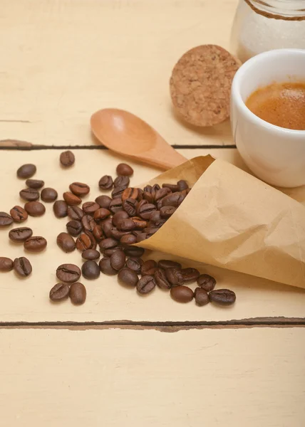 Espresso coffee and beans — Stock Photo, Image