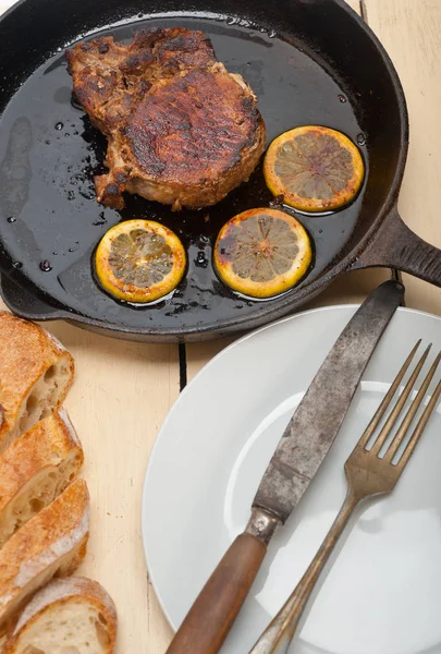 Pork chop seared on iron skillet — Stock Photo, Image