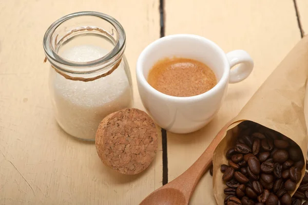 Espresso coffee and beans — Stock Photo, Image