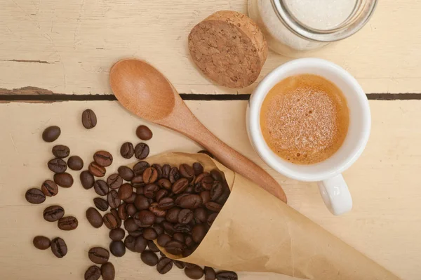 Espresso coffee and beans — Stock Photo, Image