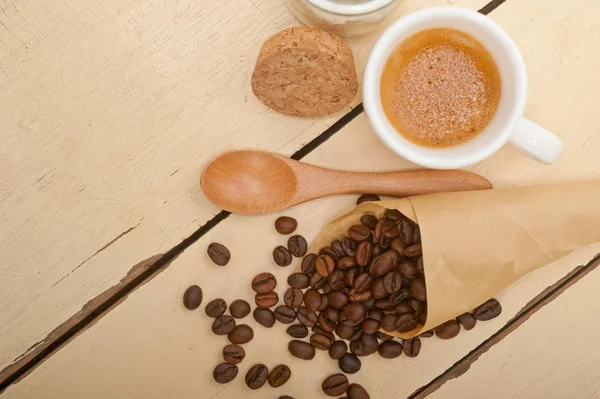 Espresso coffee and beans — Stock Photo, Image