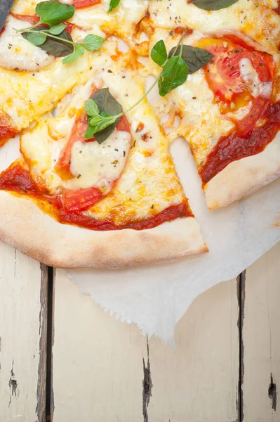 Pizza Margherita italiana — Foto Stock