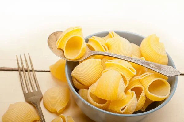 Italienische Schnecke lumaconi pasta — Stockfoto