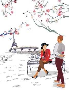 Eiffel Kulesi 'nin yanındaki bahar çiçeklerinin arasında romantik bir çift..