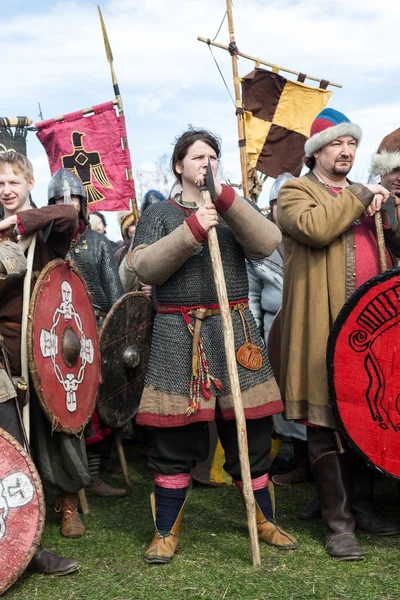 Niezidentyfikowane uczestników Rekawka - polskiej tradycji, obchodzony w Krakowie we wtorek po Wielkanocy. Obecnie ma charakter Festiwal rekonstrukcji historycznych — Zdjęcie stockowe