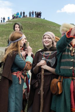 Kimliği belirsiz Rekawka - Lehçe geleneği, katılımcıların Krakow Paskalya sonra Salı günü kutladı. Şu anda Festivali tarihi imar karakteri vardır
