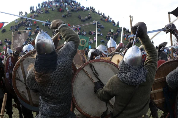 Niezidentyfikowane uczestników Rekawka - polskiej tradycji, obchodzony w Krakowie we wtorek po Wielkanocy. Obecnie ma charakter Festiwal rekonstrukcji historycznych — Zdjęcie stockowe