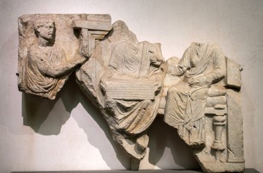 Roma'da Diocletian hamamları içinde mezar bir levha. İtalya