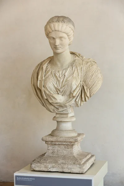 로마의 디오클레티아누스 목욕탕에서 안토니나 마이너의 흉상. 이탈리아 — 스톡 사진