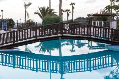 Yüzme havuzunda Caleta de Fuste Fuerteventura üzerinde. Kanarya Adası. İspanya