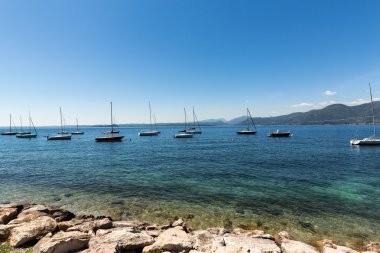 Yılında köy Torri del Benaco İtalya Garda Gölü kıyısında