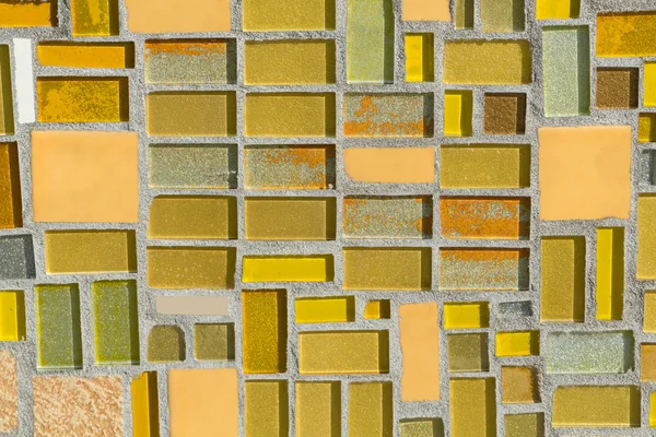 Färgglad mosaik på väggen, abstrakt glas bakgrund. — Stockfoto